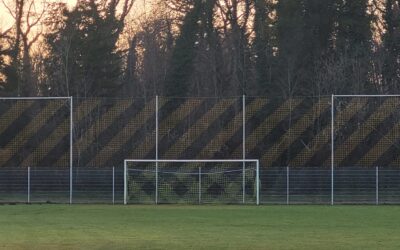 Neue Ballfangzäune für den FC Emmering